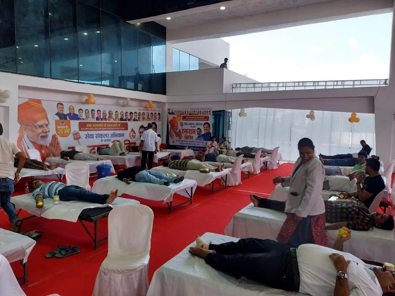सेवा संकल्प अभियान:- गीता भवन में आयोजित शिविर में दूसरे दिन हुआ 128 यूनिट रक्त का संग्रह